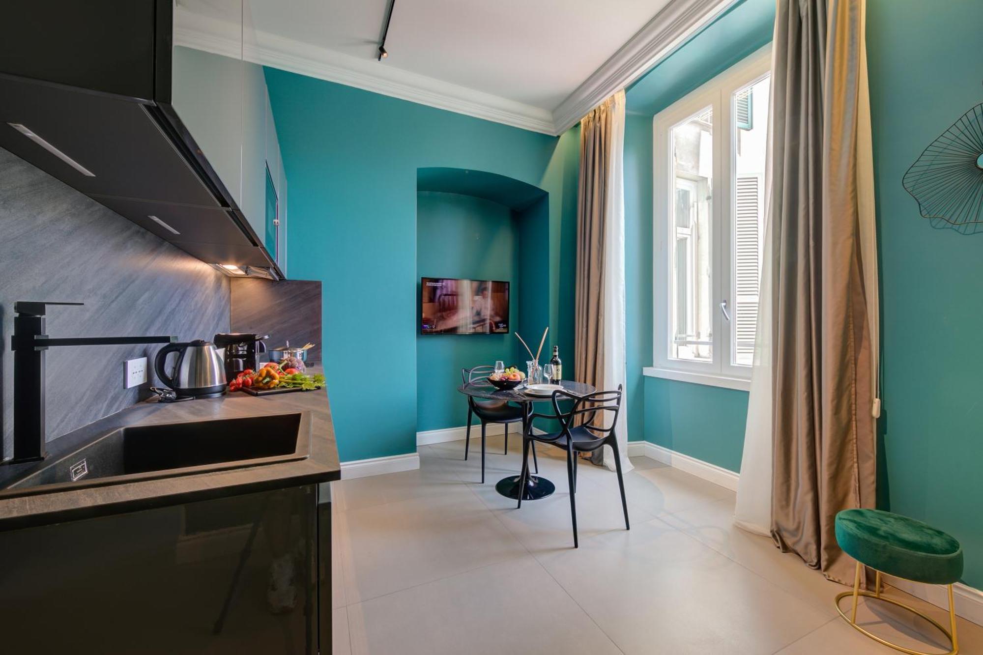 Seven Suites Apartments - Via Matteotti 178 Санремо Екстер'єр фото